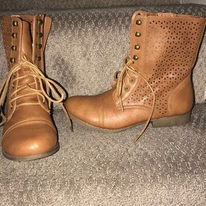 Boots size 6